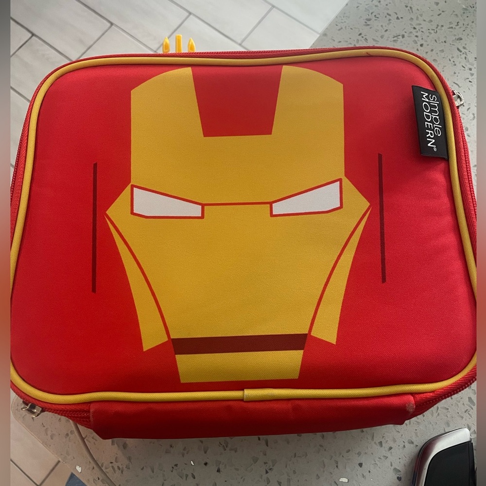 Simple modern iron man lunch bag